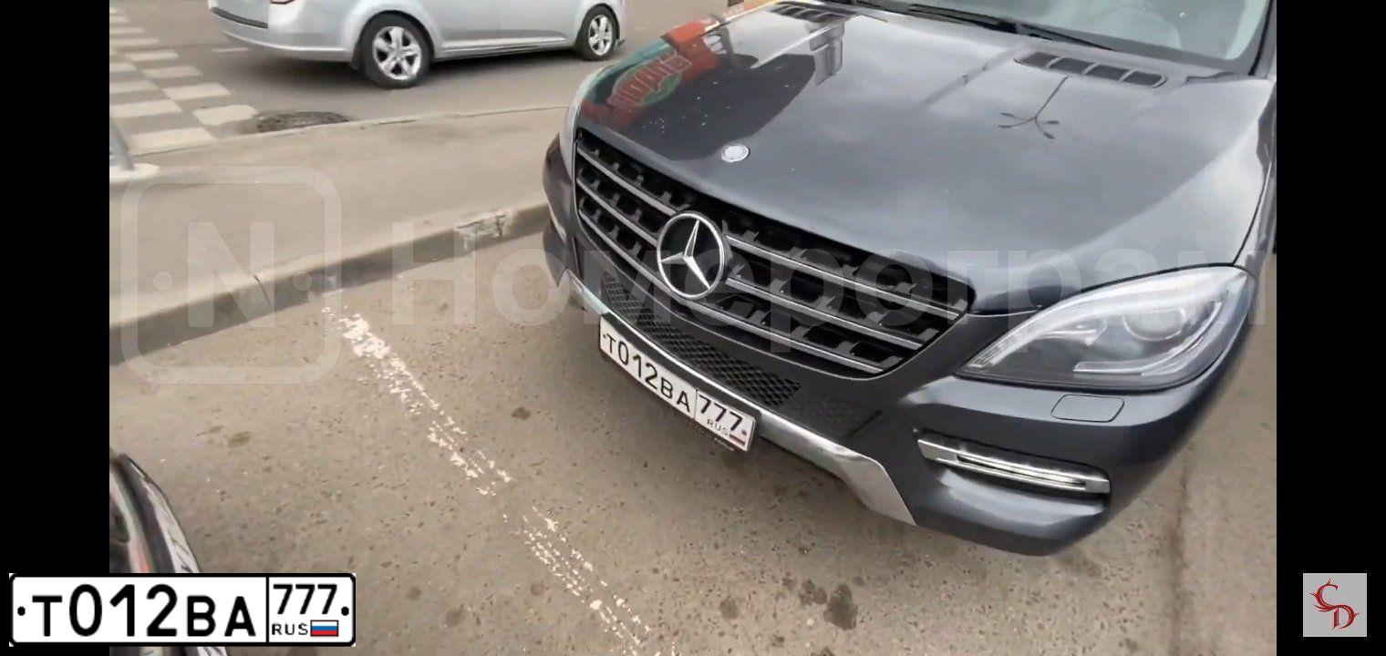 Фото автомобиля BMW X5, 2001 — госномер Т012ВА777. Цвет: КОРИЧНЕВЫЙ