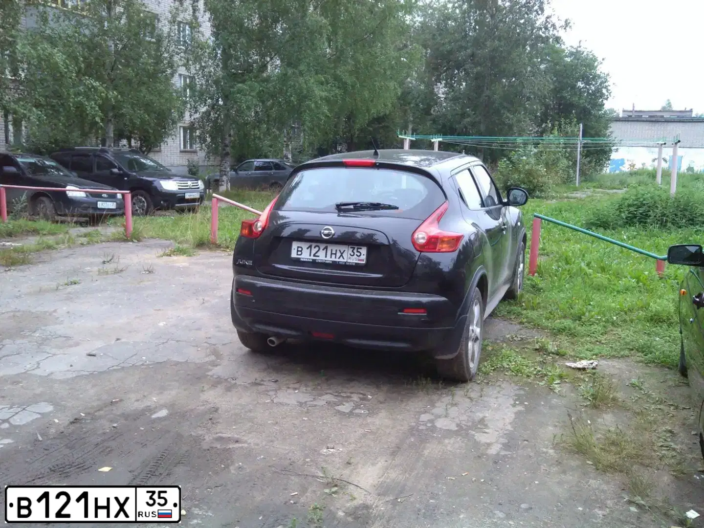 Фото автомобиля NISSAN JUKE, 2011 — госномер В121НХ35. Цвет: ЧЕРНЫЙ