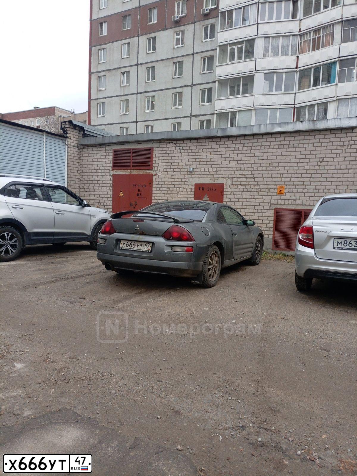 Фото автомобиля MITSUBISHI ECLIPSE, 2001 — госномер Х666УТ47. Цвет: СЕРЫЙ