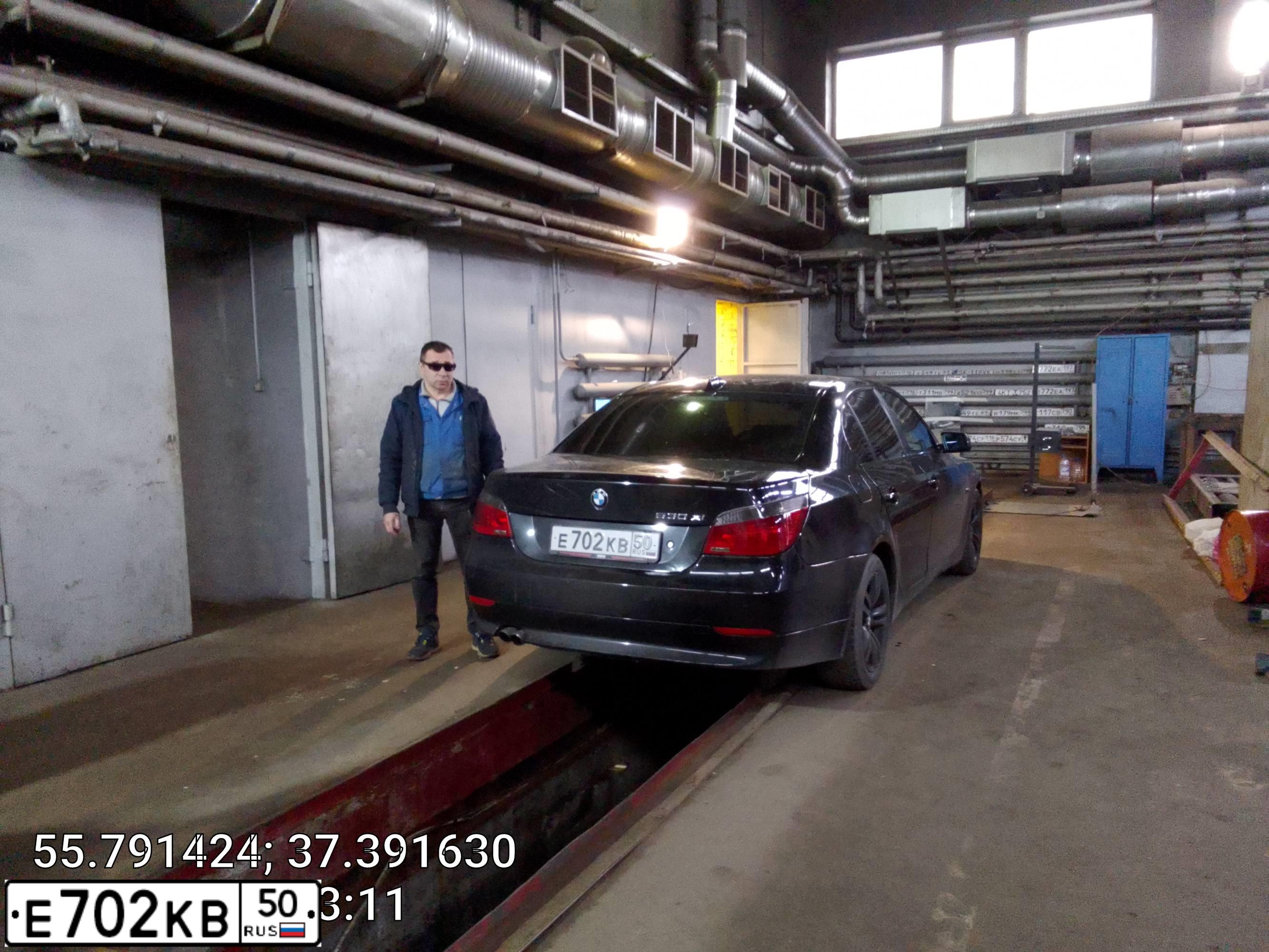 Фото автомобиля BMW SERIE 5, 2006 — госномер М383ХВ702. Цвет: ЧЕРНЫЙ