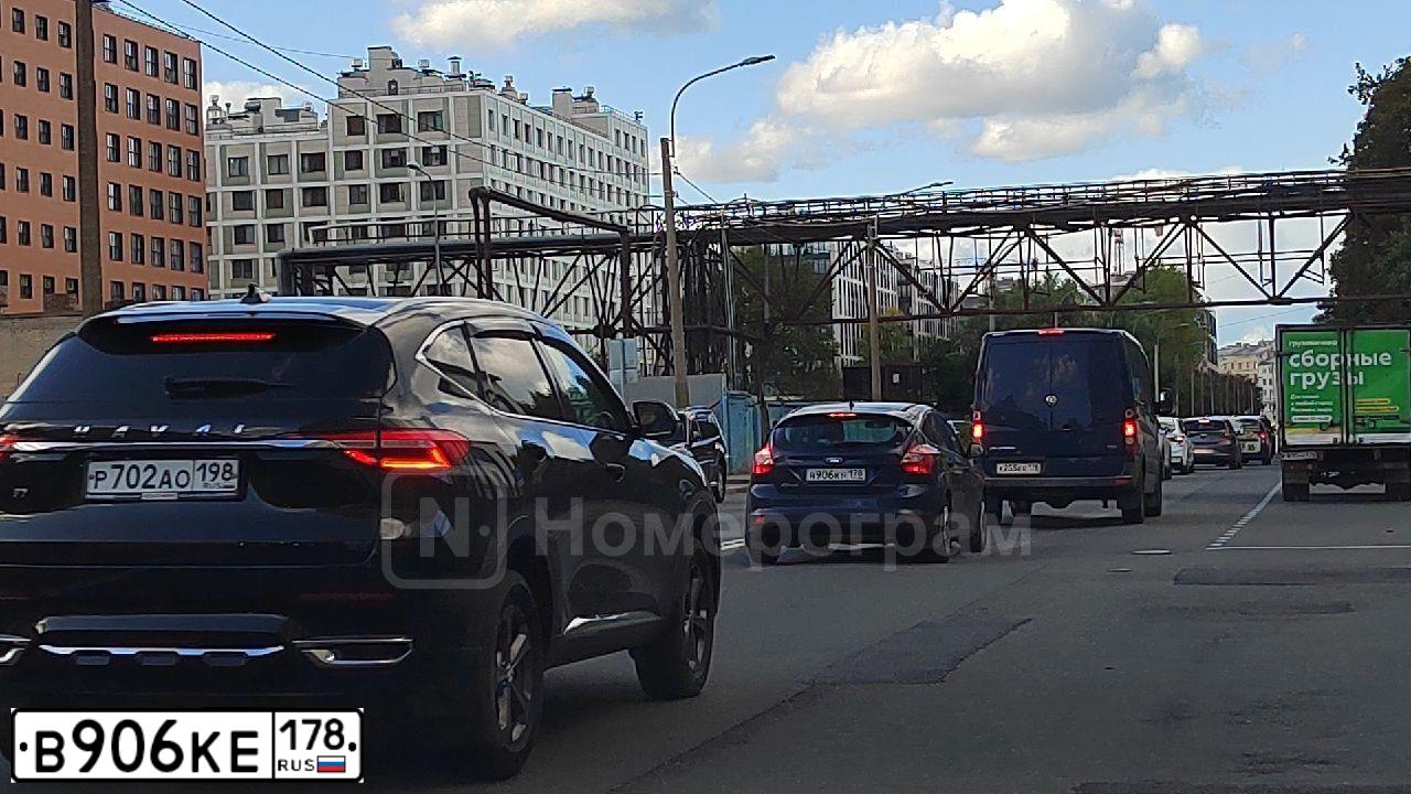 Фото автомобиля MITSUBISHI PAJERO SPORT, 2011 — госномер О680МВ716. Цвет: Серебристый