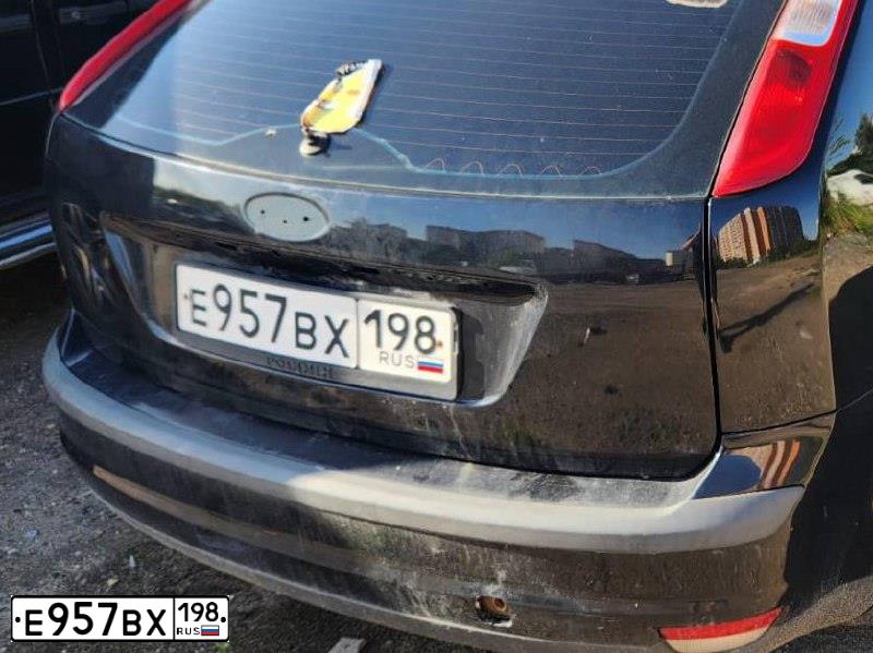 Фото автомобиля FORD FOCUS, 2006 — госномер Е957ВХ198. Цвет: ЧЕРНЫЙ