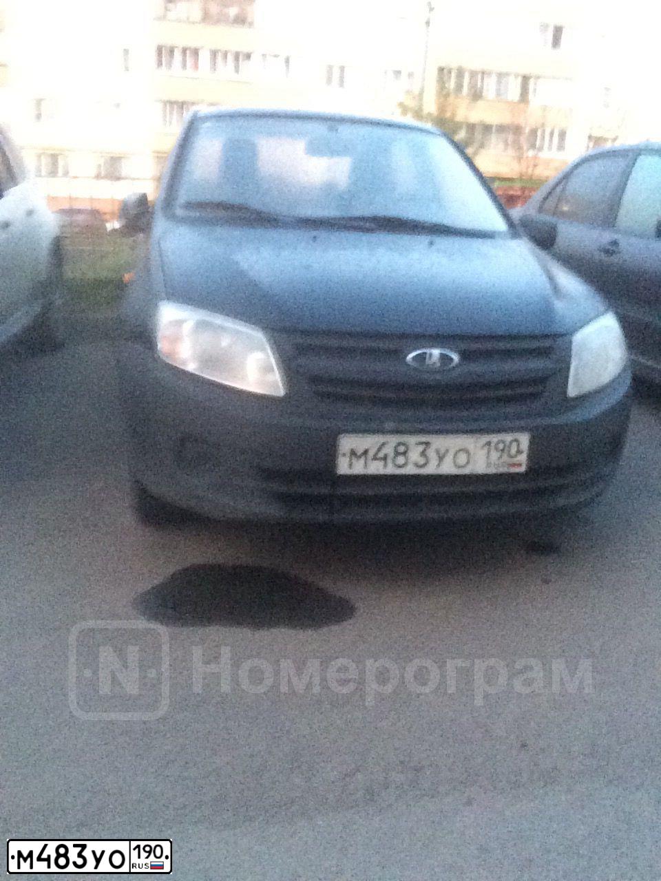 Фото автомобиля LADA 2190 GRANTA, 2012 — госномер М483УО190. Цвет: ЧЕРНЫЙ