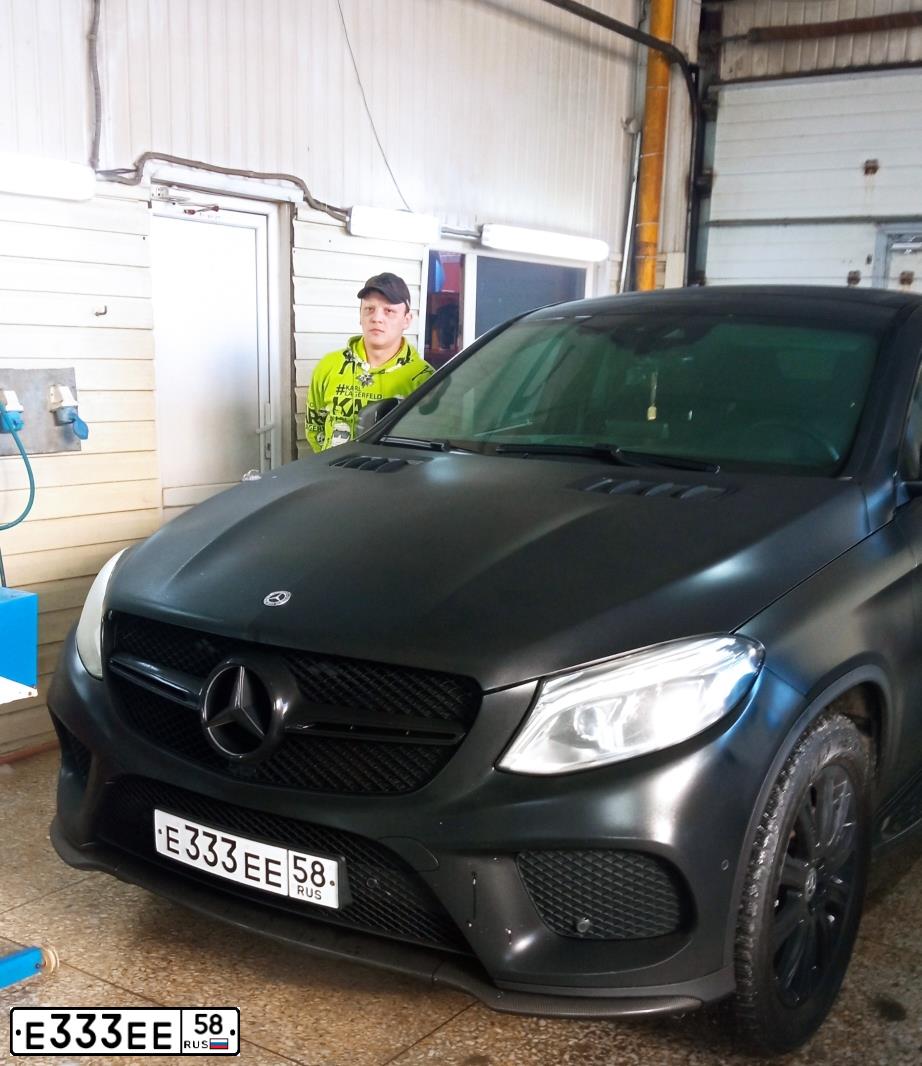Фото автомобиля MERCEDES GLE-KLASSE, 2016 — госномер М333ММ58. Цвет: ЧЕРНЫЙ