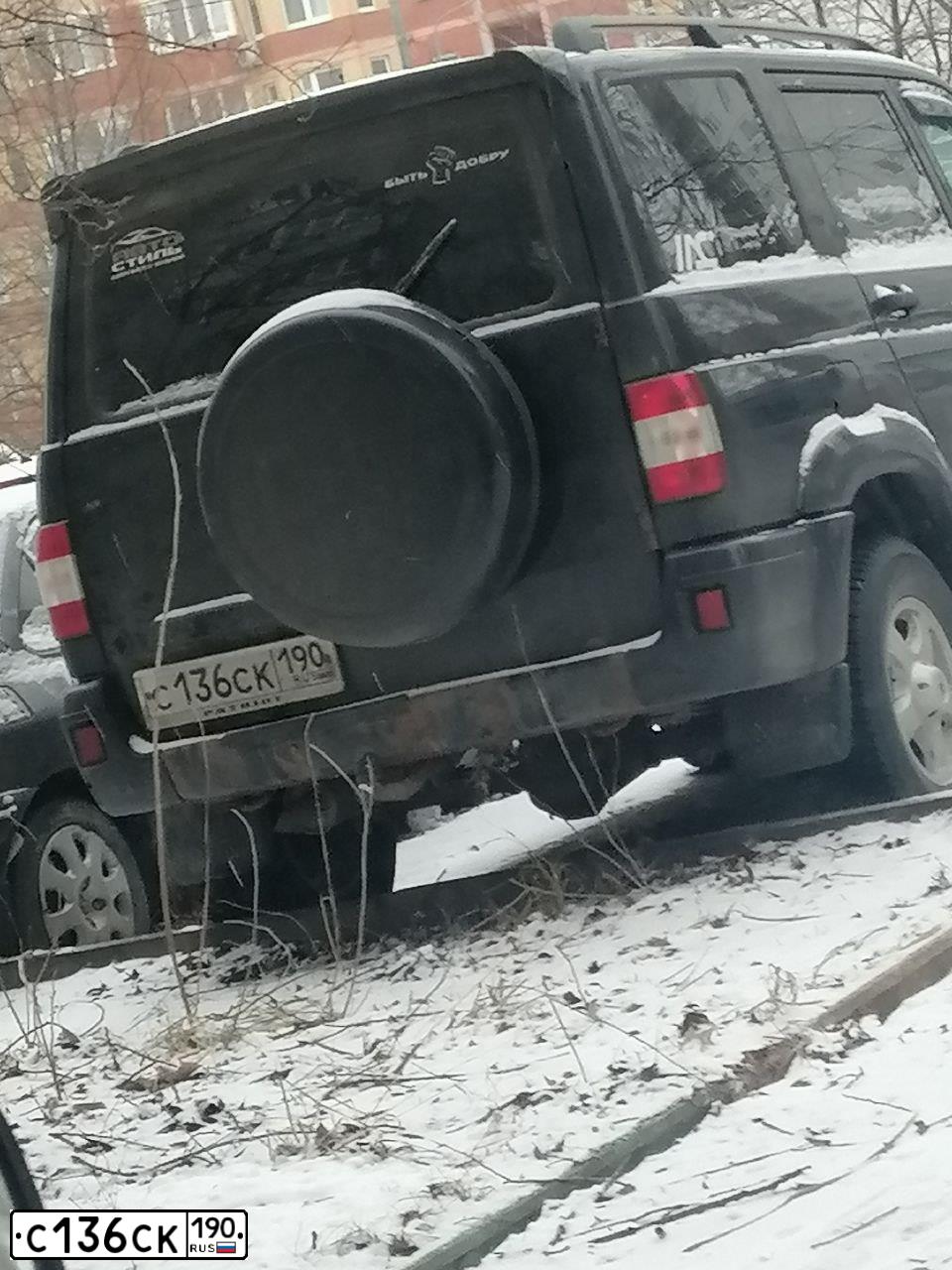 Фото автомобиля UAZ 3163 PATRIOT, 2011 — госномер С136СК190. Цвет: ЧЕРНЫЙ