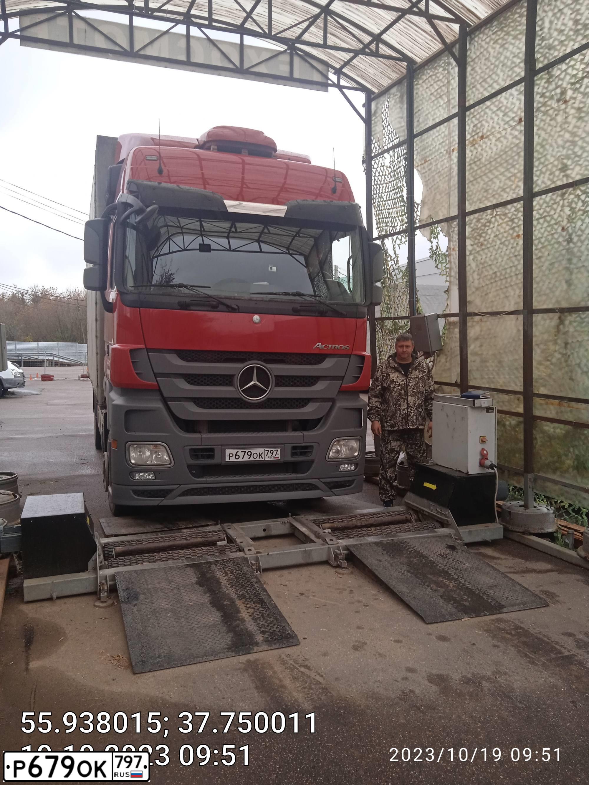 Фото автомобиля MERCEDES ACTROS, 2015 — госномер Р679ОК797. Цвет: КРАСНЫЙ