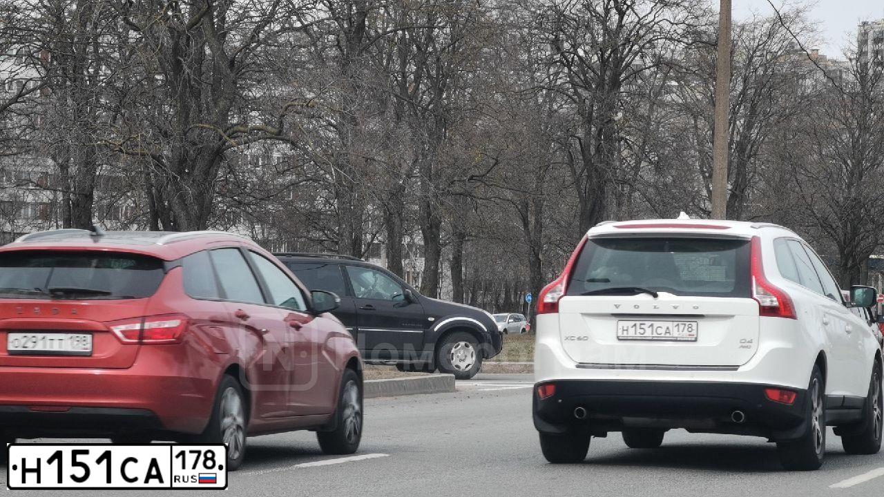Фото автомобиля VOLVO XC60, 2012 — госномер Н151СА178. Цвет: БЕЛЫЙ