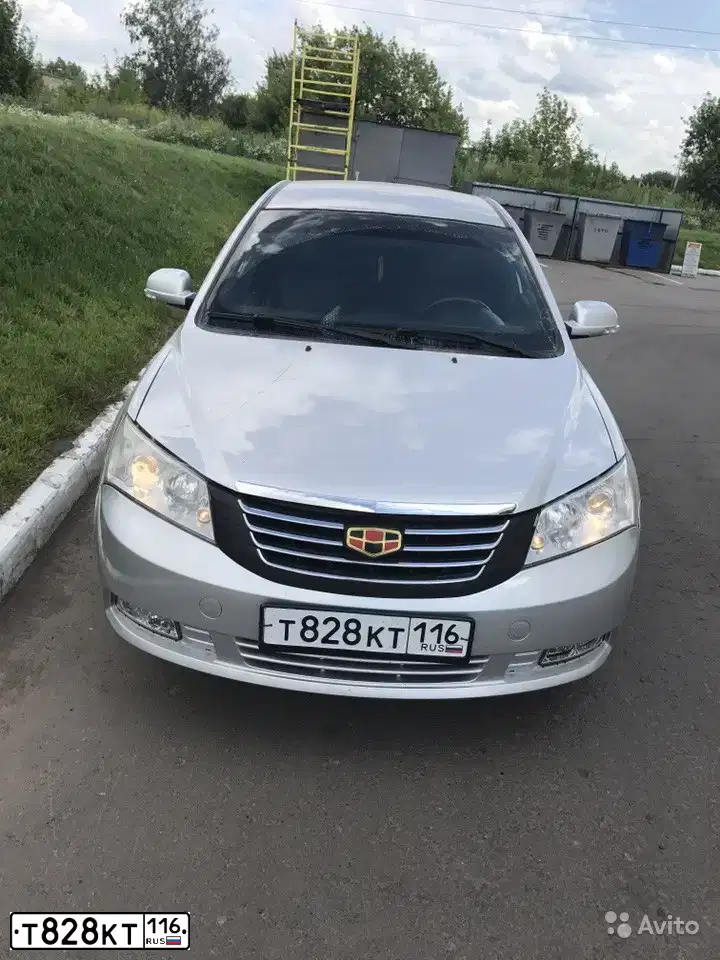 Фото автомобиля GEELY EMGRAND, 2013 — госномер О102АВ716. Цвет: СЕРЕБРО