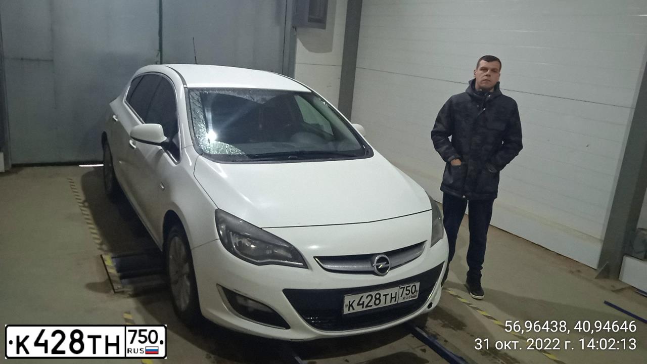 Фото автомобиля OPEL ASTRA, 2012 — госномер В757УУ37. Цвет: Белый