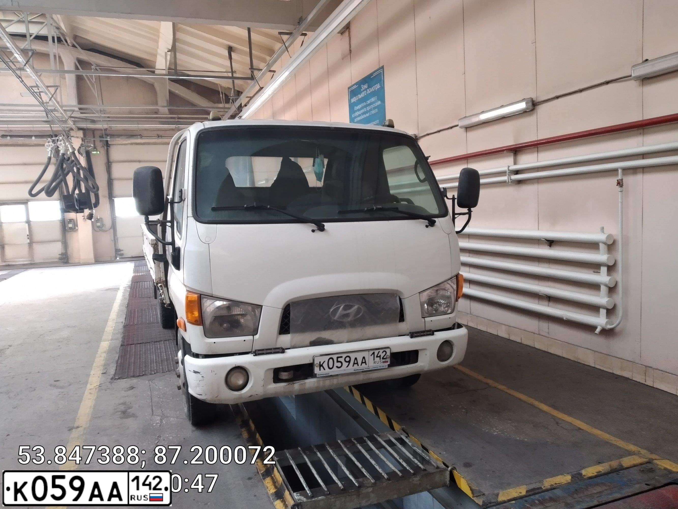 Фото автомобиля HYUNDAI MIGHTY, 2011 — госномер К059АА142. Цвет: Белый
