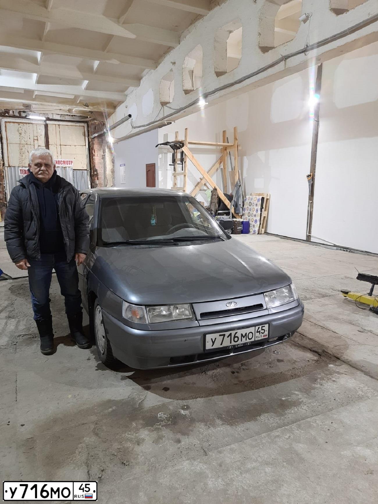 Фото автомобиля LADA 2112 LADA, 2006 — госномер У716МО45. Цвет: СЕРО-ЗЕЛЕНЫЙ