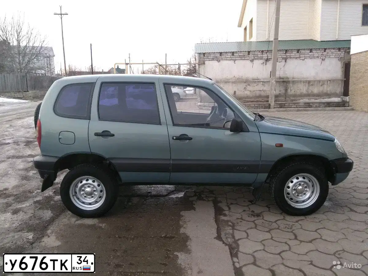 Фото автомобиля CHEVROLET NIVA, 2006 — госномер У676ТК34. Цвет: СЕРО ЗЕЛЕНЫЙ МЕТАЛЛИК