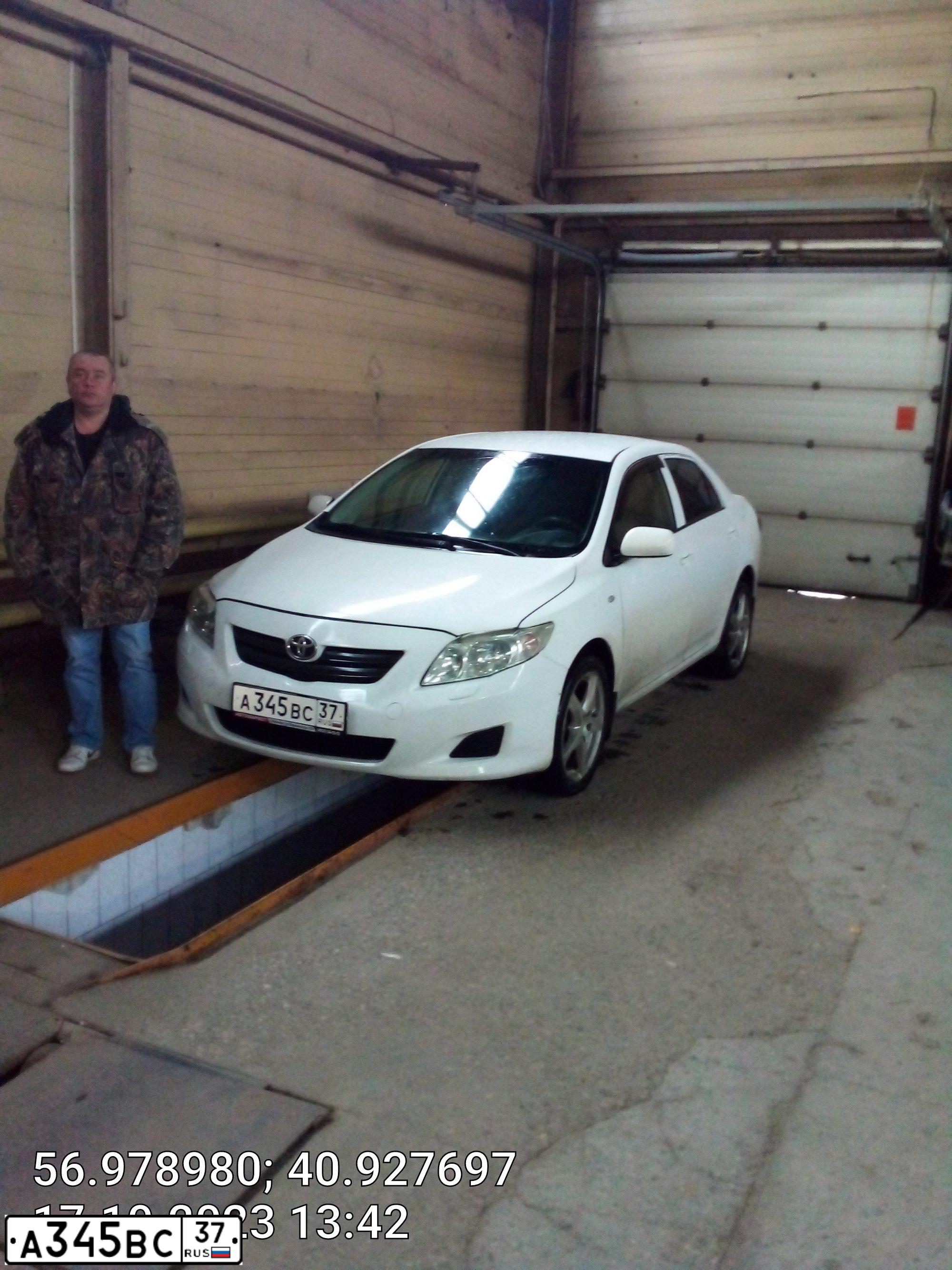 Фото автомобиля TOYOTA COROLLA, 2008 — госномер А345ВС37. Цвет: Белый