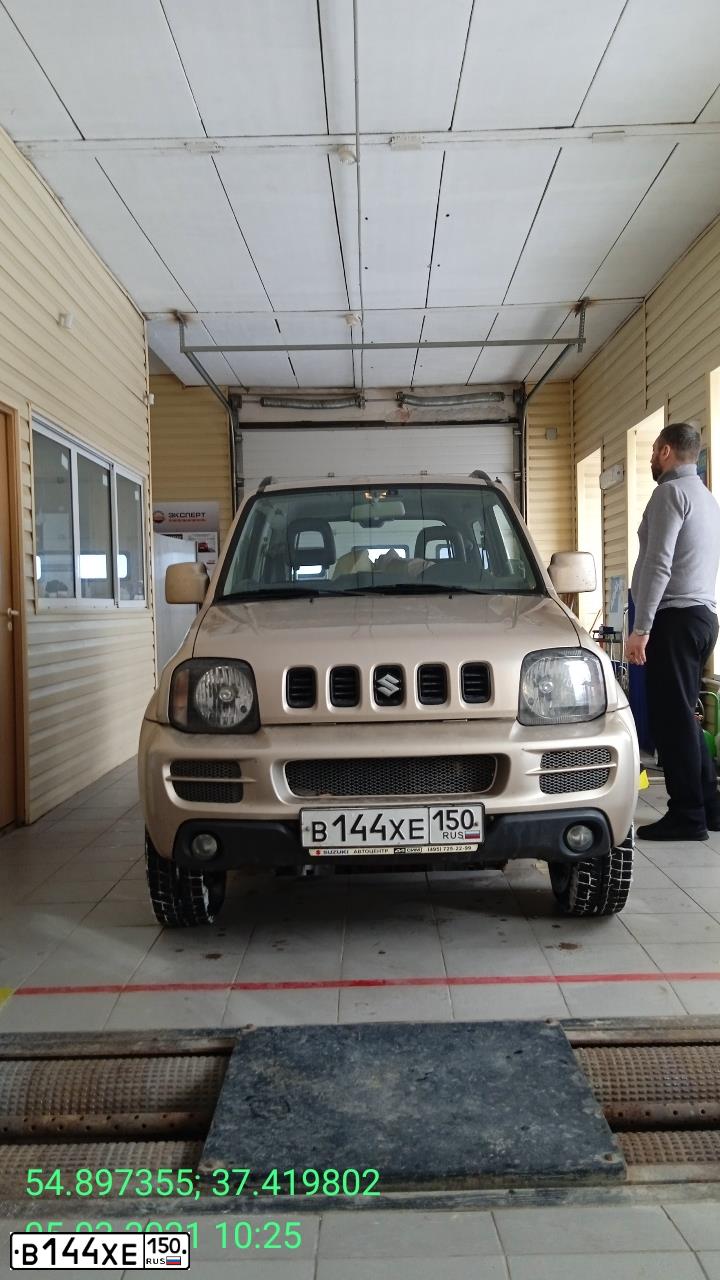 Фото автомобиля SUZUKI JIMNY, 2008 — госномер В144ХЕ150. Цвет: БЕЖЕВЫЙ