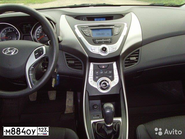 Фото автомобиля HYUNDAI ELANTRA, 2012 — госномер В981ТН161. Цвет: Серый