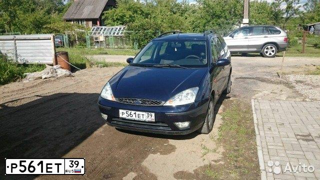 Фото автомобиля FORD FOCUS, 2000 — госномер Р561ЕТ39. Цвет: СИНИЙ