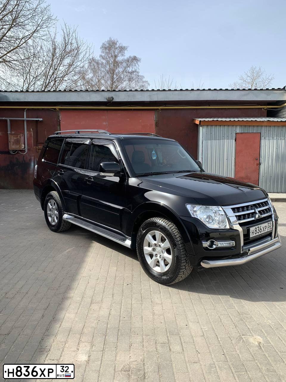 Фото автомобиля MITSUBISHI PAJERO, 2014 — госномер Н836ХР32. Цвет: ЧЕРНЫЙ