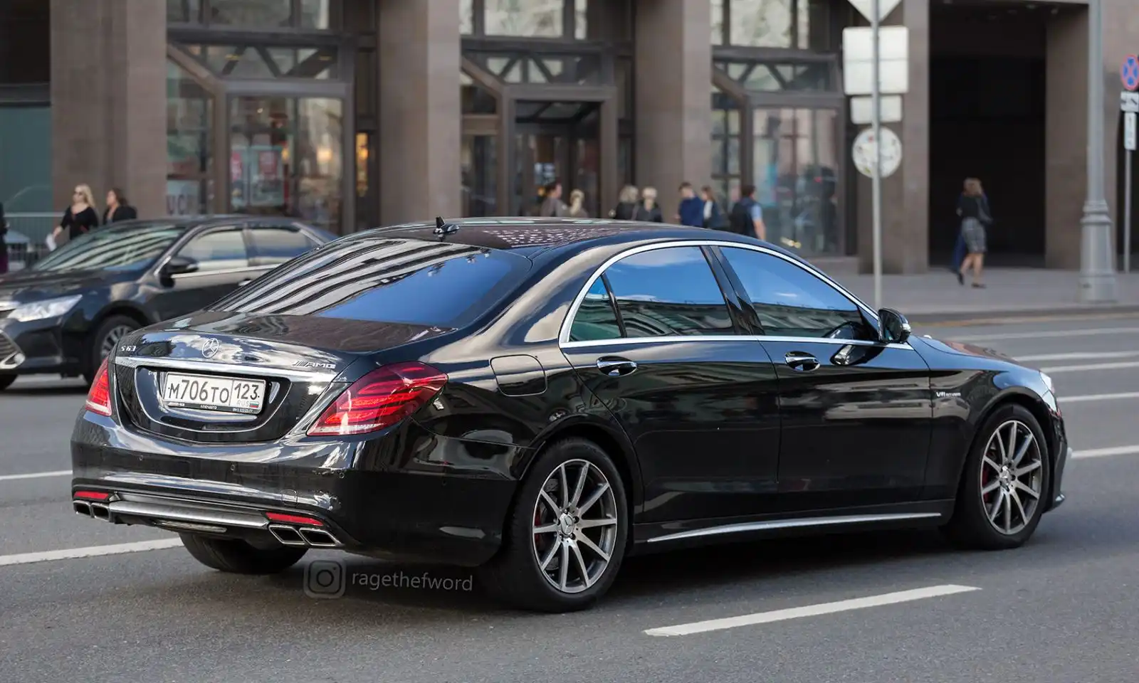 Фото автомобиля MERCEDES S-KLASSE, 2014 — госномер С777АА64. Цвет: ЧЕРНЫЙ