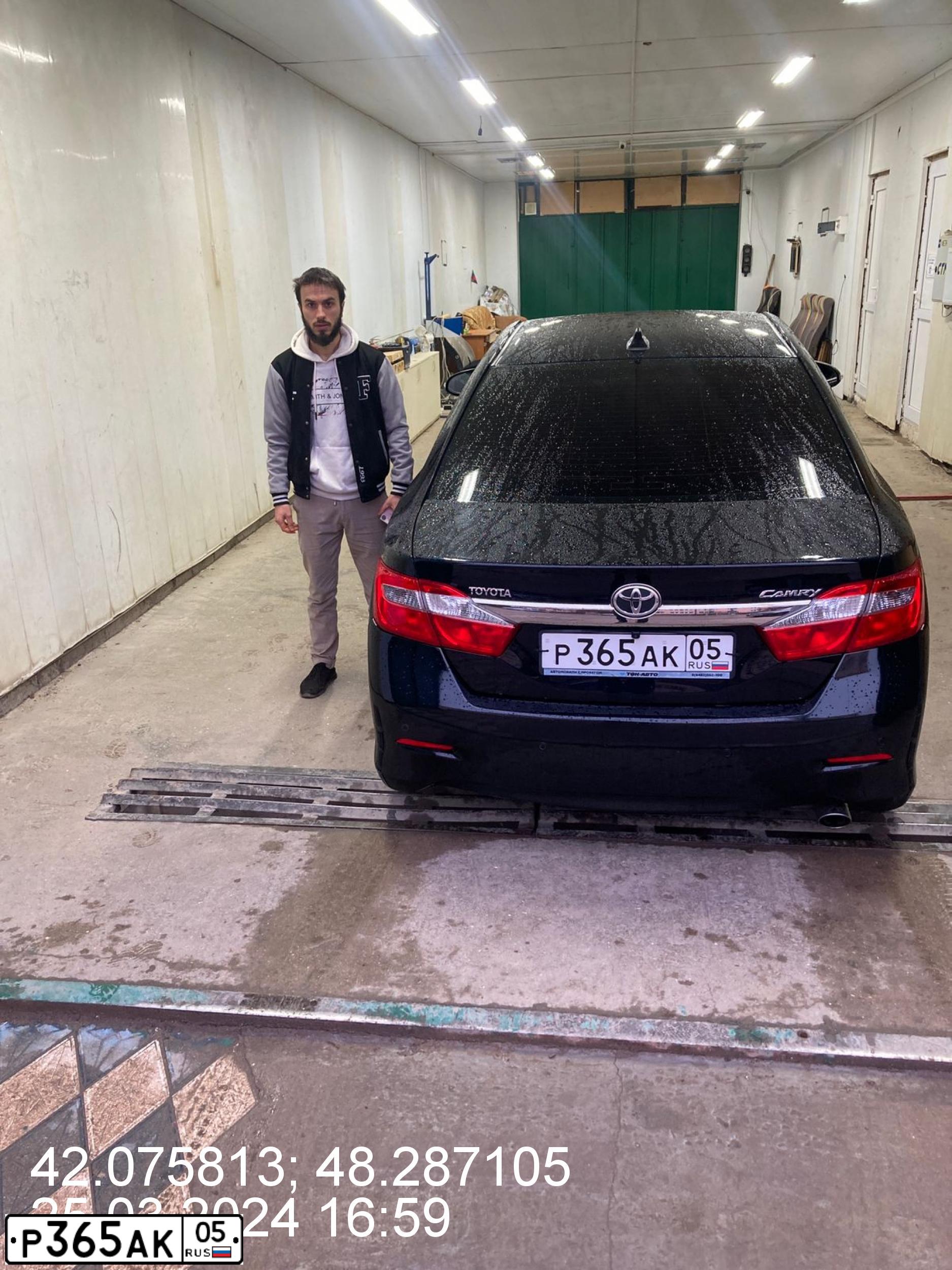 Фото автомобиля TOYOTA CAMRY, 2013 — госномер Х398ММ05. Цвет: ЧЕРНЫЙ МЕТАЛЛИК