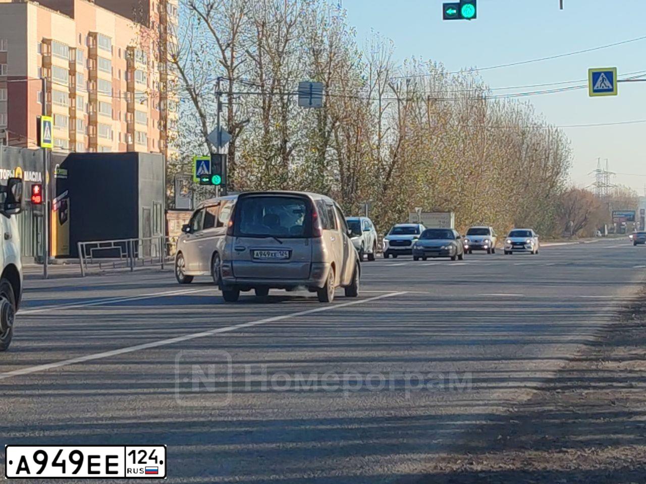 Фото автомобиля SKODA FABIA, 2011 — госномер У415ОЕ790. Цвет: Красный
