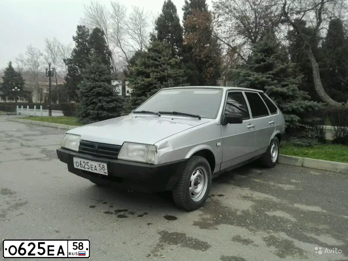 Фото автомобиля LADA 2109 SAMARA, 2005 — госномер О553УН33. Цвет: СЕРЕБРИСТЫЙ МЕТАЛЛИК