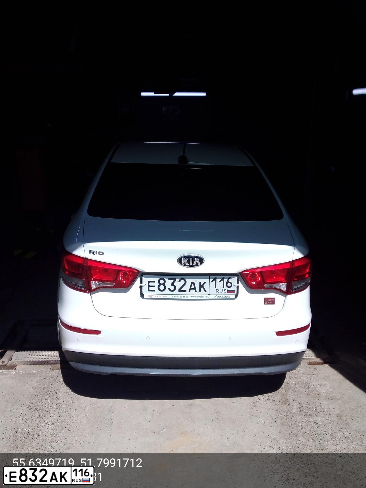 Фото автомобиля KIA RIO, 2017 — госномер Е832АК116. Цвет: БЕЛЫЙ