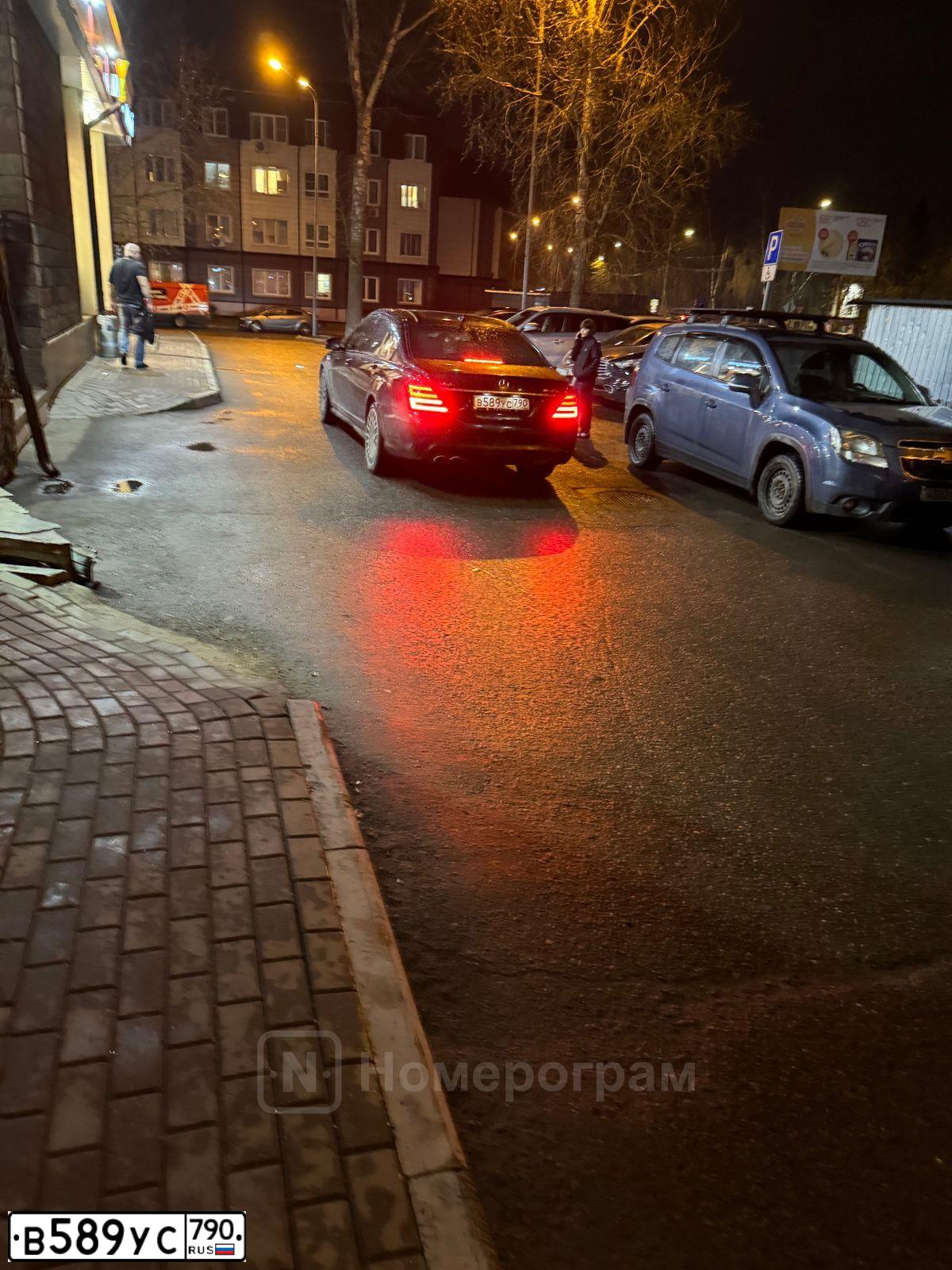 Фото автомобиля MERCEDES S-KLASSE, 2011 — госномер М417АО550. Цвет: ЧЕРНЫЙ