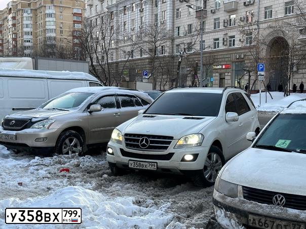 Фото автомобиля MERCEDES M-KLASSE, 2008 — госномер О134КО77. Цвет: БЕЛЫЙ