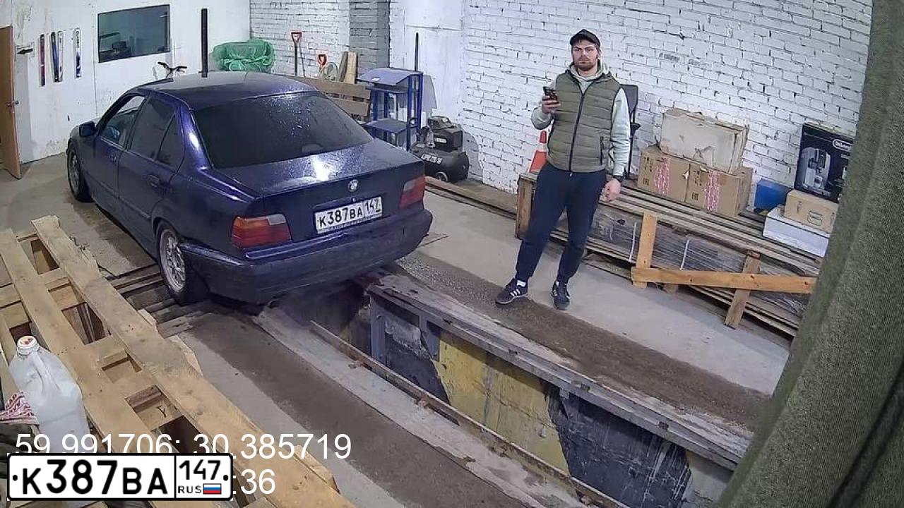 Фото автомобиля BMW SERIE 3, 1998 — госномер С413СА198. Цвет: синий