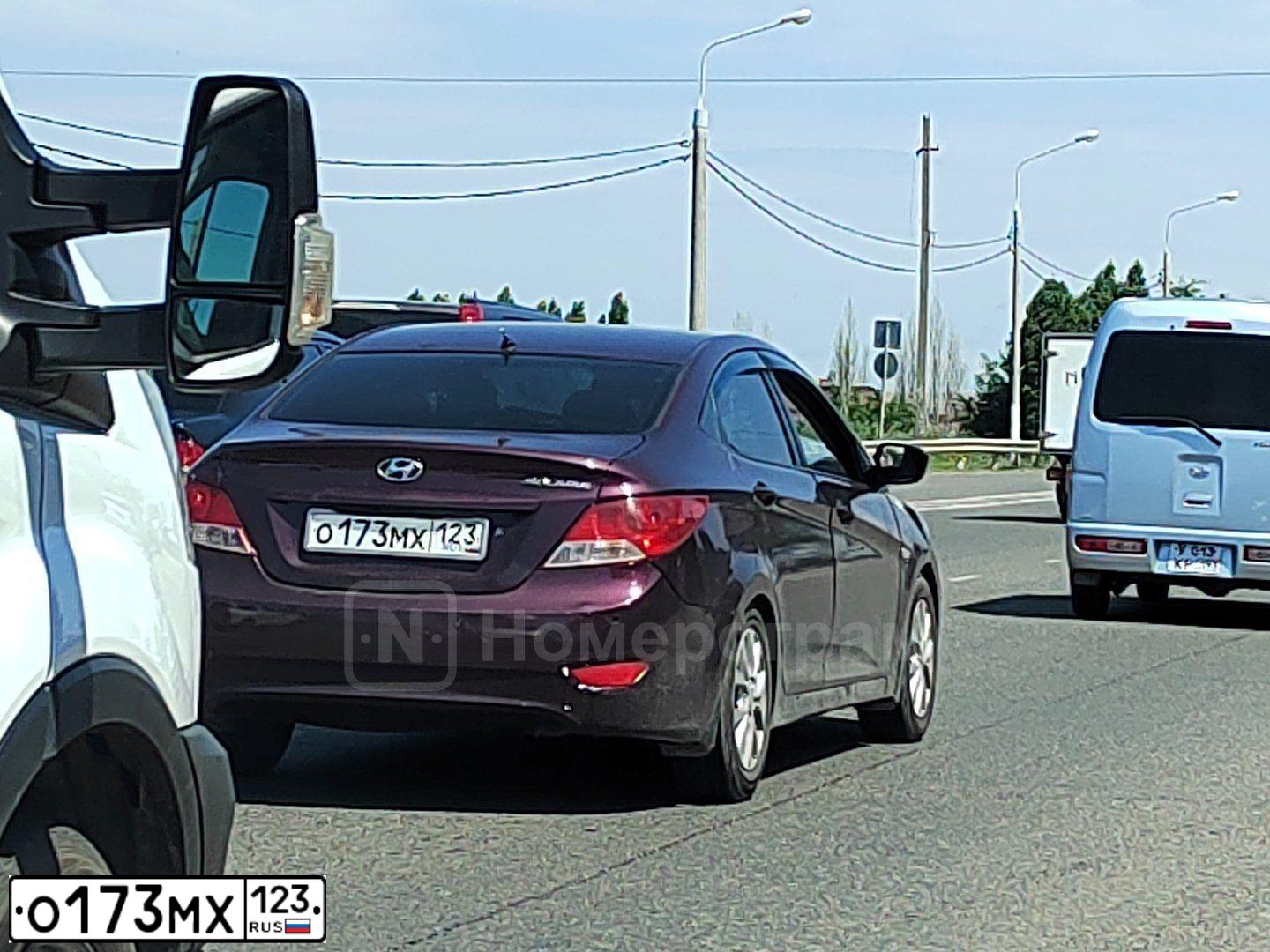 Фото автомобиля HYUNDAI SOLARIS, 2013 — госномер О173МХ123. Цвет: ФИОЛЕТОВЫЙ