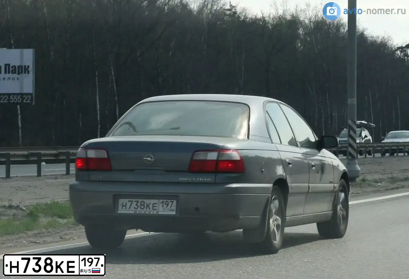 Фото автомобиля OPEL OMEGA, 2002 — госномер М803ОС174. Цвет: Серый