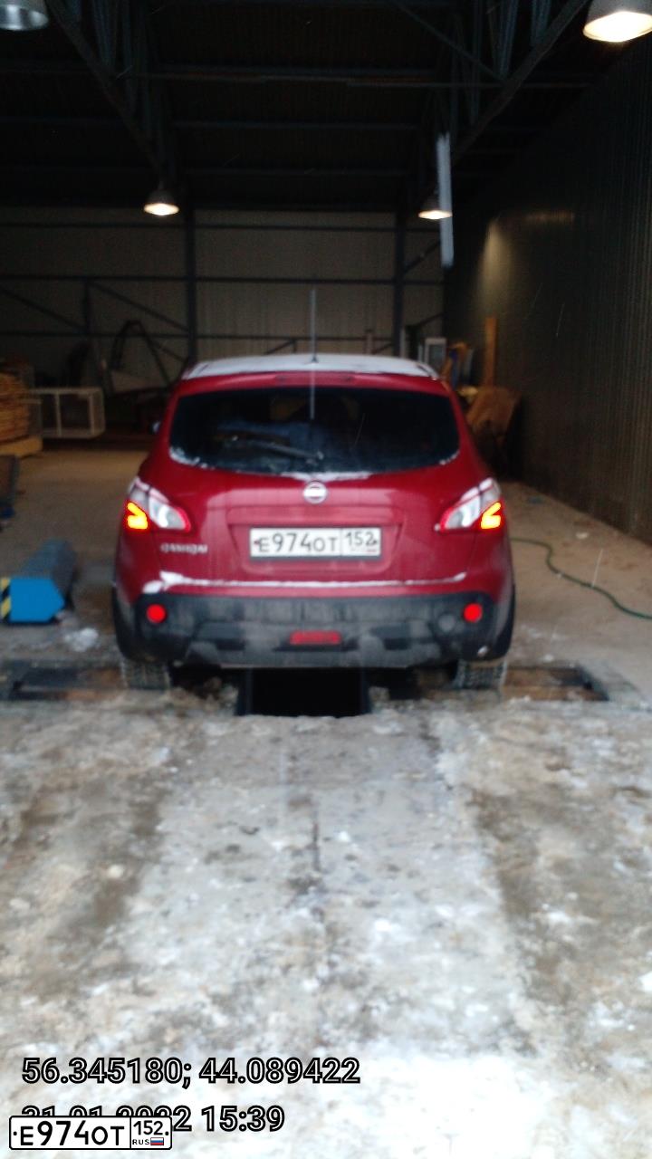 Фото автомобиля NISSAN QASHQAI, 2011 — госномер Е974ОТ152. Цвет: Красный