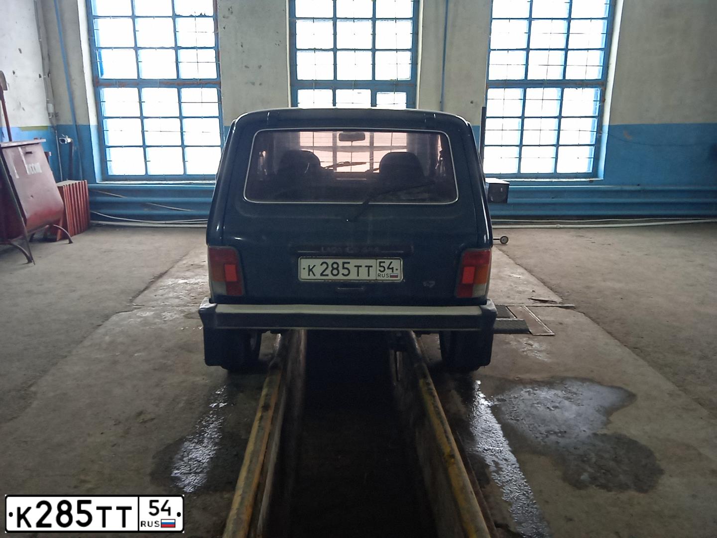 Фото автомобиля LADA 2121 NIVA, 1998 — госномер К285ТТ54. Цвет: МУРЕНА