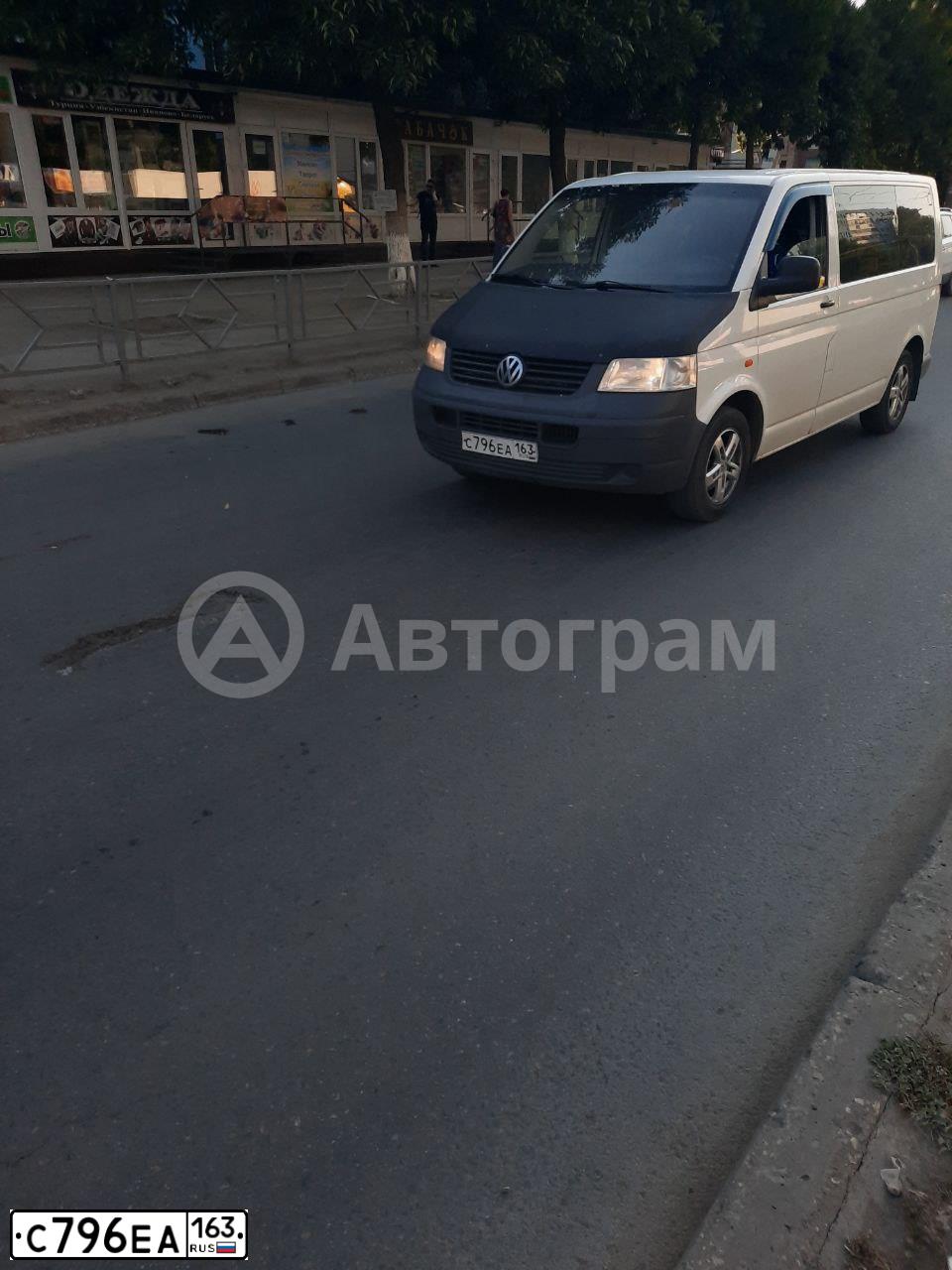 Фото автомобиля VOLKSWAGEN TRANSPORTER, 2006 — госномер А025ВТ763. Цвет: Белый