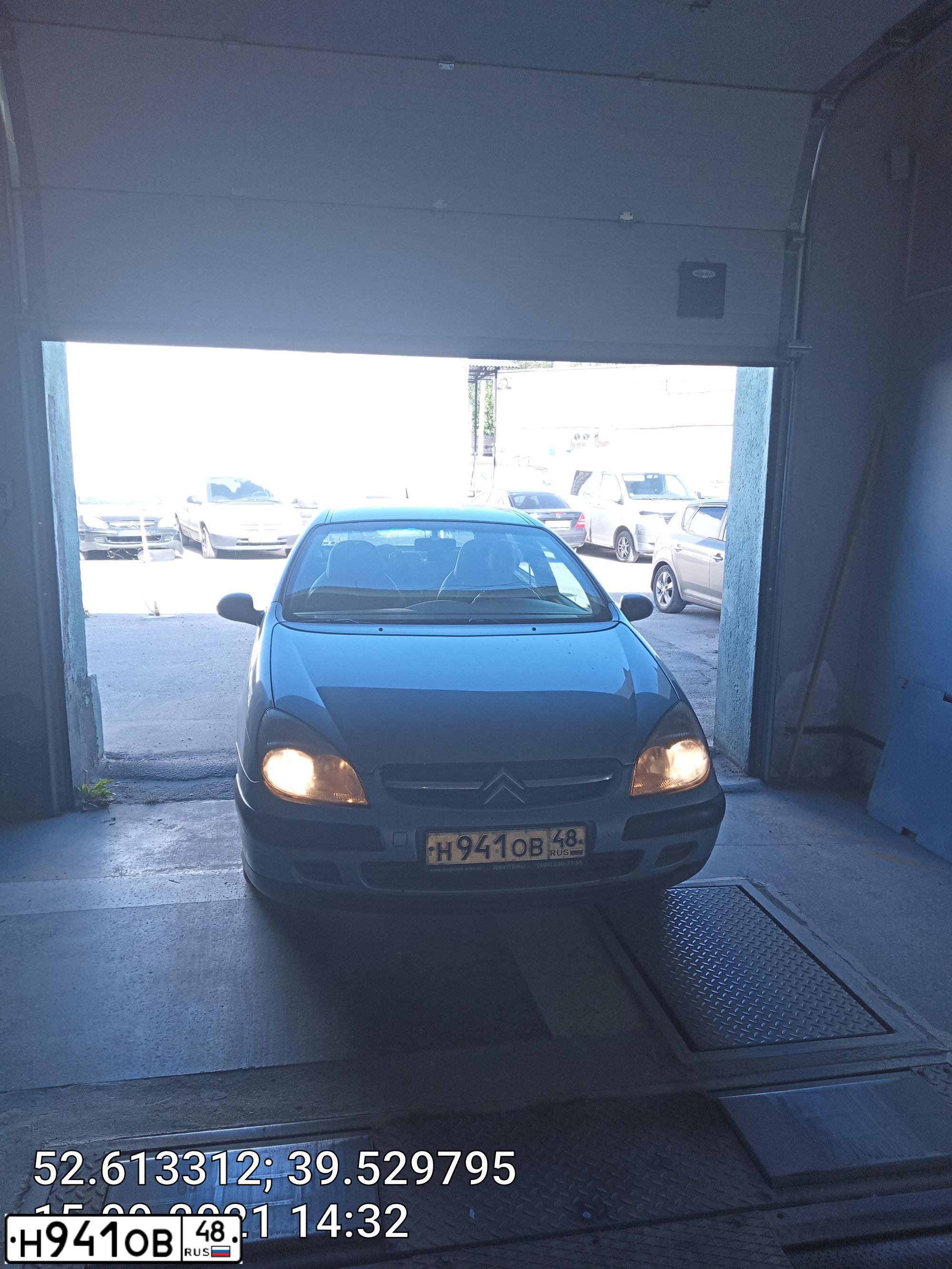 Фото автомобиля CITROEN C5, 2002 — госномер Н941ОВ48. Цвет: СВЕТЛО-ГОЛУБОЙ