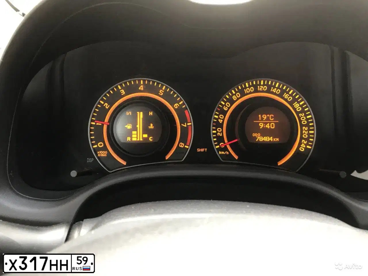 Фото автомобиля TOYOTA COROLLA, 2008 — госномер Х296НТ102. Цвет: Серебристый