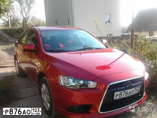 Фото автомобиля MITSUBISHI LANCER, 2011 — госномер В122МУ136. Цвет: Красный