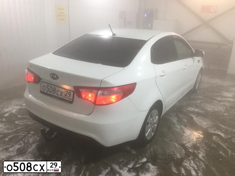 Фото автомобиля KIA RIO, 2014 — госномер О508СХ29. Цвет: Белый