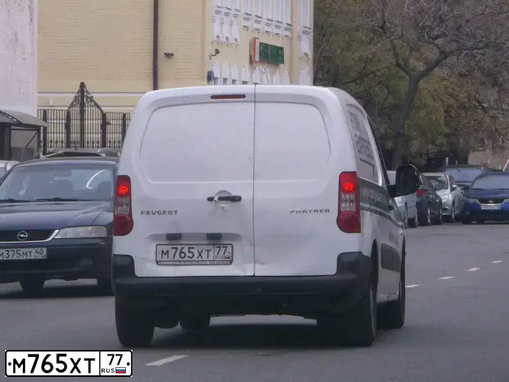 Фото автомобиля LADA 2106, 1998 — госномер М765ХТ77. Цвет: СЕРЕБ.СИНЕ ФИОЛЕТОВЫЙ