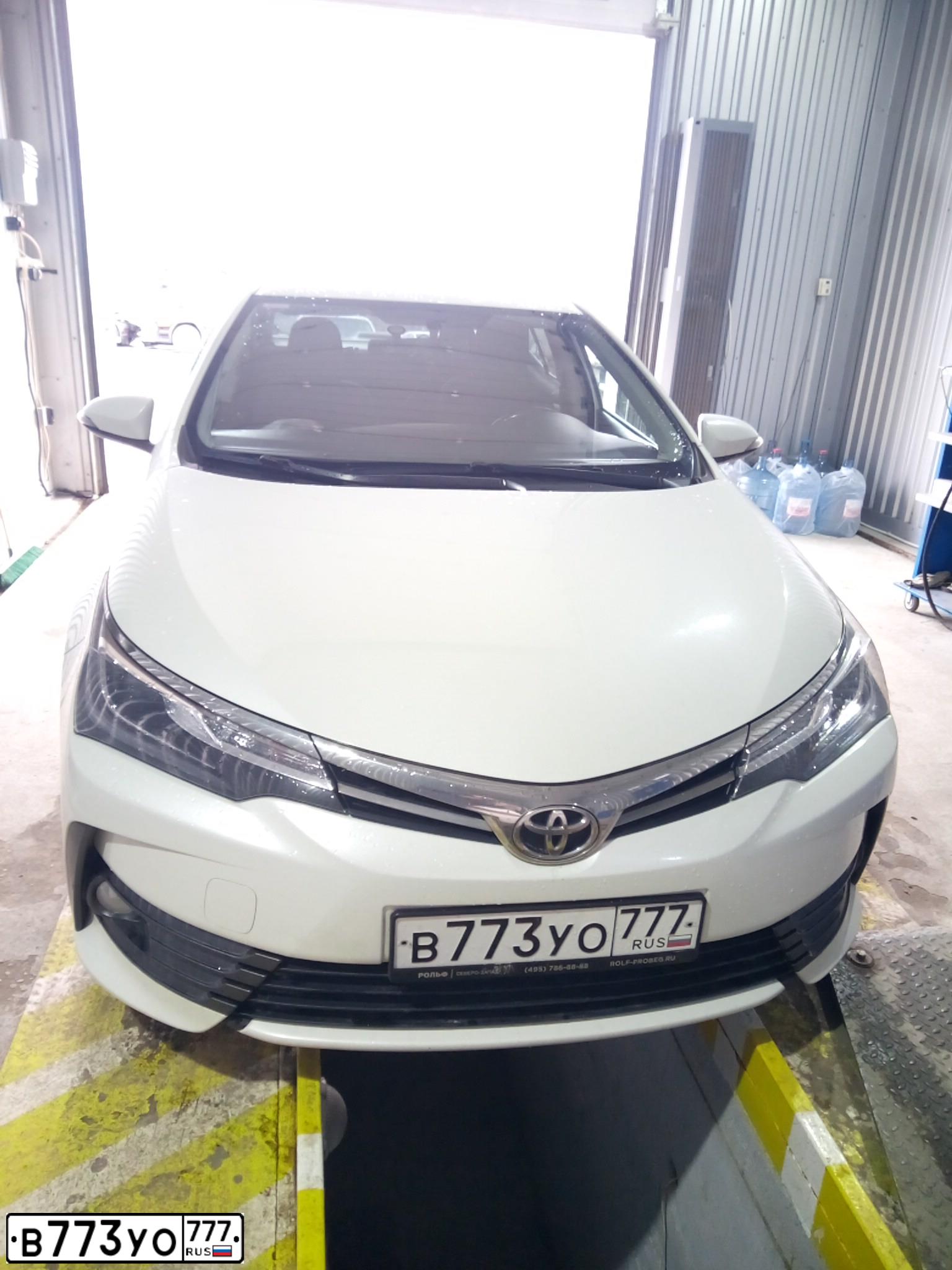 Фото автомобиля TOYOTA COROLLA, 2016 — госномер В773УО777. Цвет: Белый