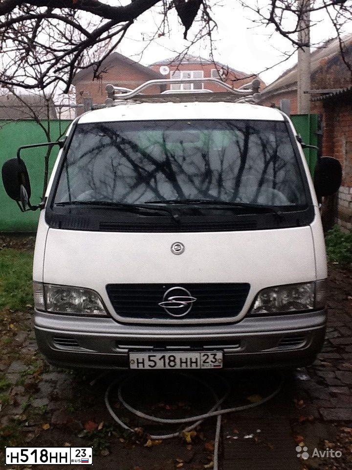 Фото автомобиля SSANGYONG ISTANA, 2000 — госномер В496АН06. Цвет: БЕЛЫЙ-СЕРЫЙ
