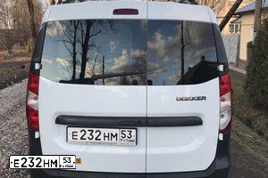 Фото автомобиля RENAULT DOKKER, 2018 — госномер Е232НМ53. Цвет: Белый