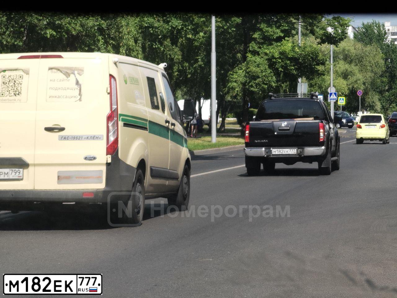 Фото автомобиля NISSAN NAVARA, 2013 — госномер М182ЕК777. Цвет: ЧЕРНЫЙ
