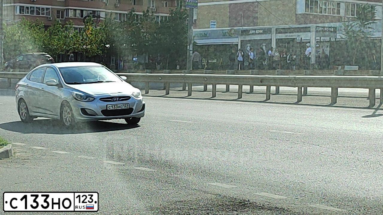 Фото автомобиля KIA RIO, 2014 — госномер А723ХХ33. Цвет: БЕЛЫЙ