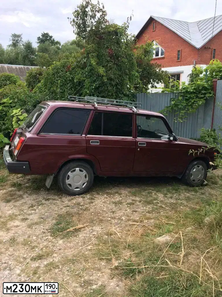 Фото автомобиля LADA 2104, 2010 — госномер У009ХС750. Цвет: Красный