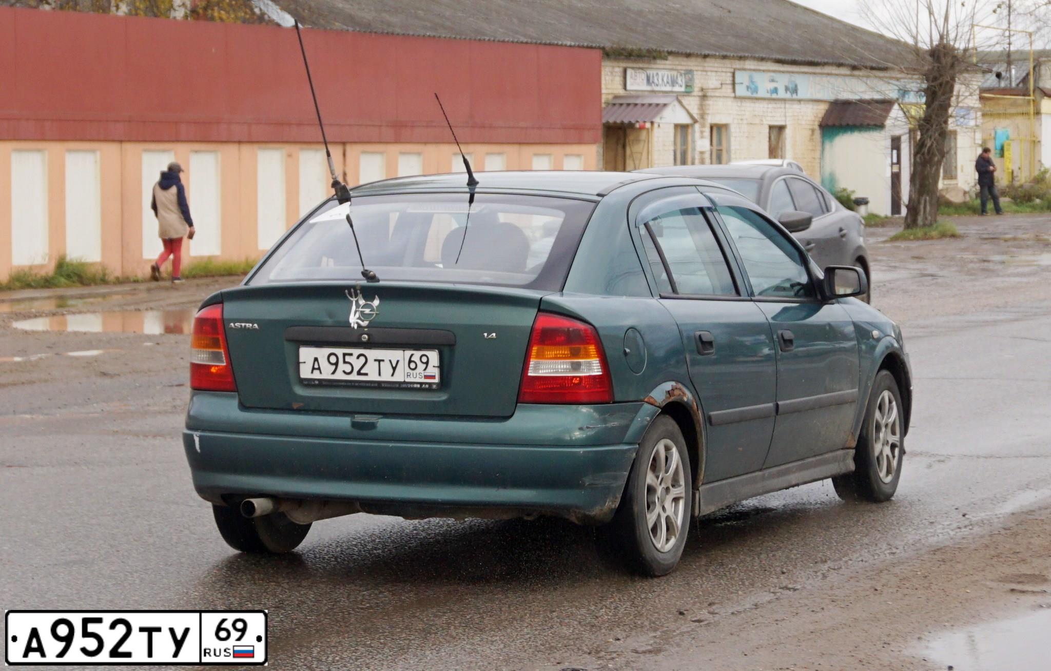 Фото автомобиля OPEL ASTRA, 2002 — госномер Н502АХ178. Цвет: ЗЕЛЕНЫЙ