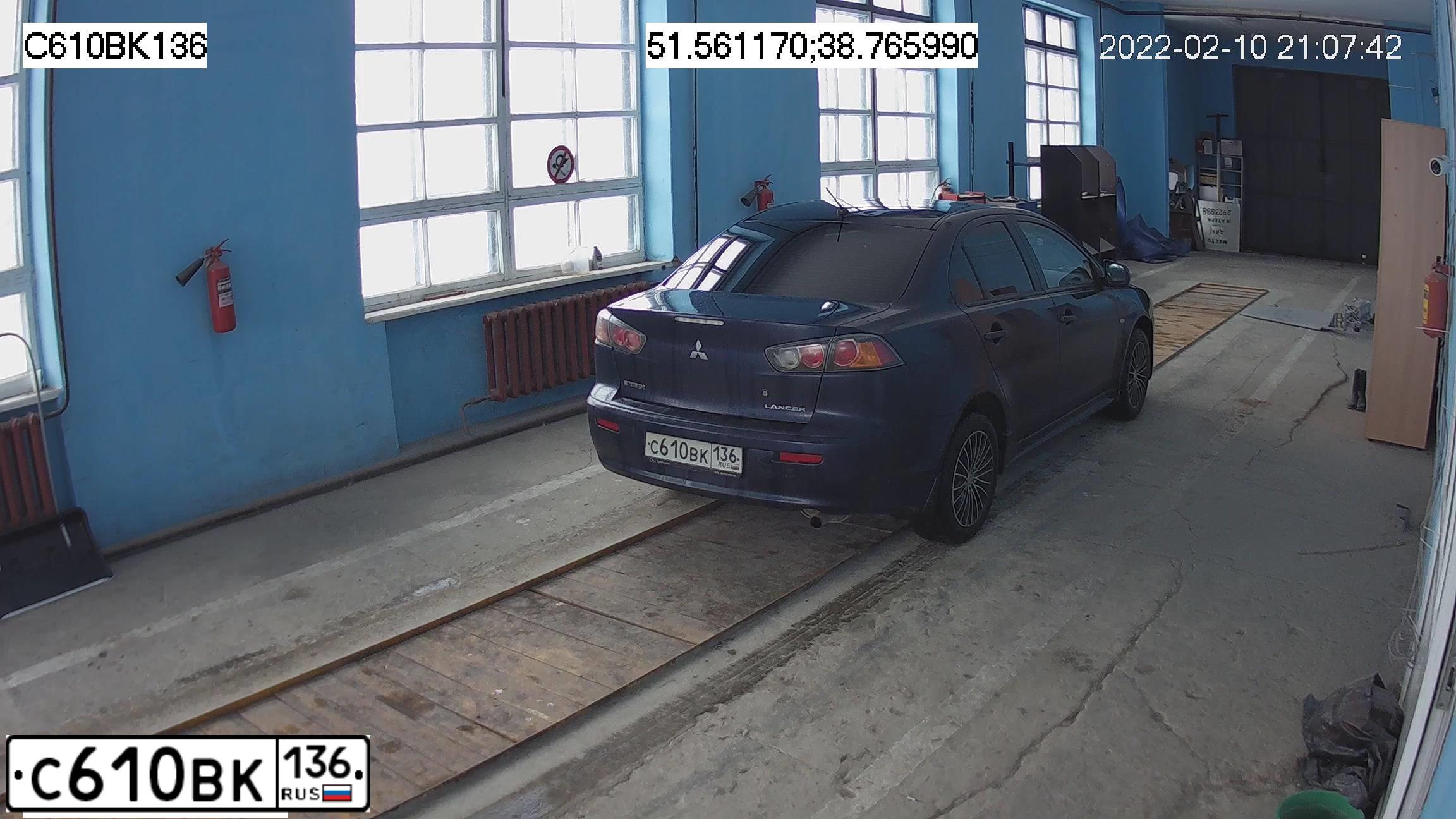 Фото автомобиля MITSUBISHI LANCER, 2012 — госномер С610ВК136. Цвет: синий