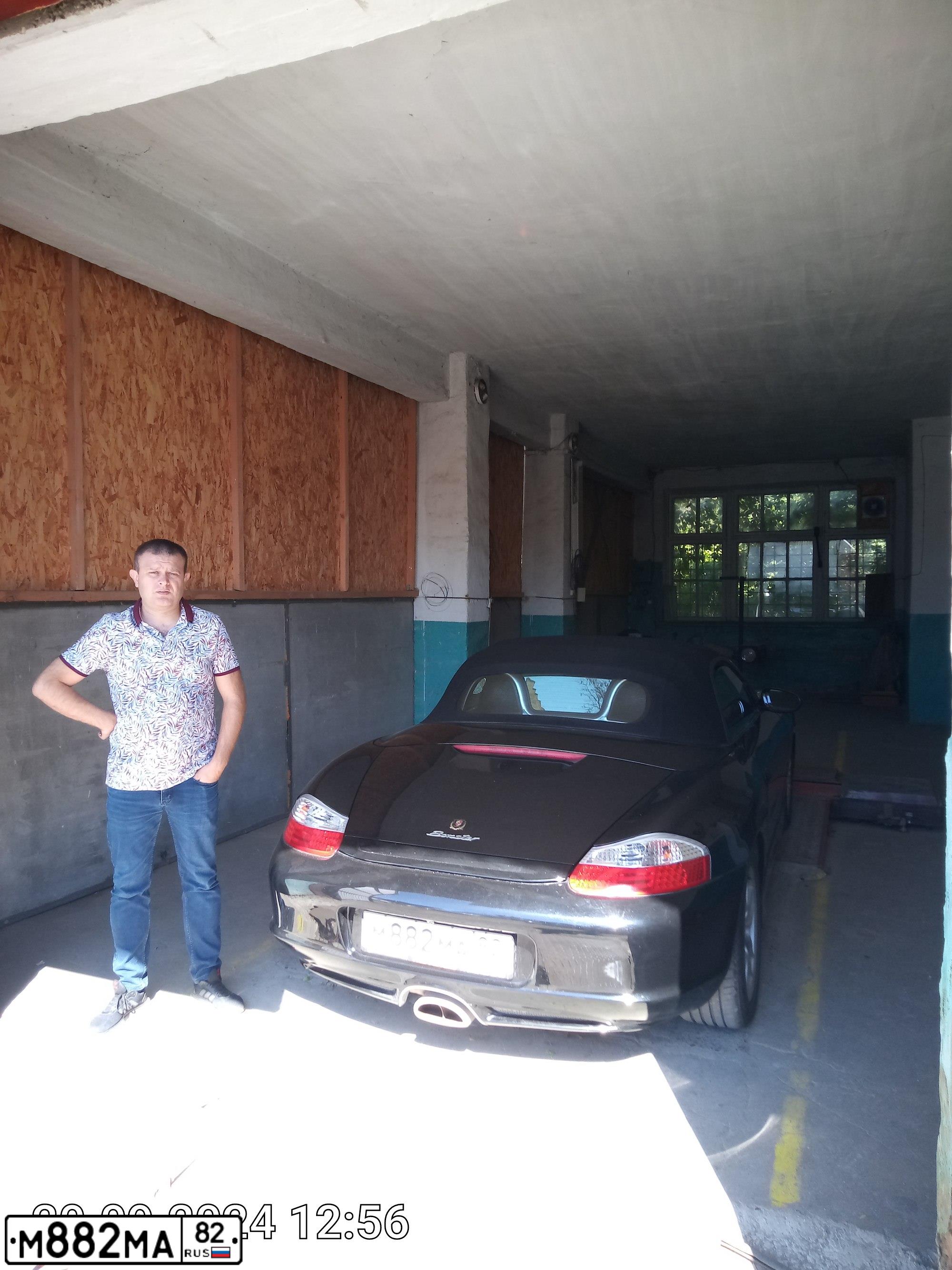 Фото автомобиля PORSCHE BOXSTER, 2003 — госномер М882МА82. Цвет: ЧЕРНЫЙ