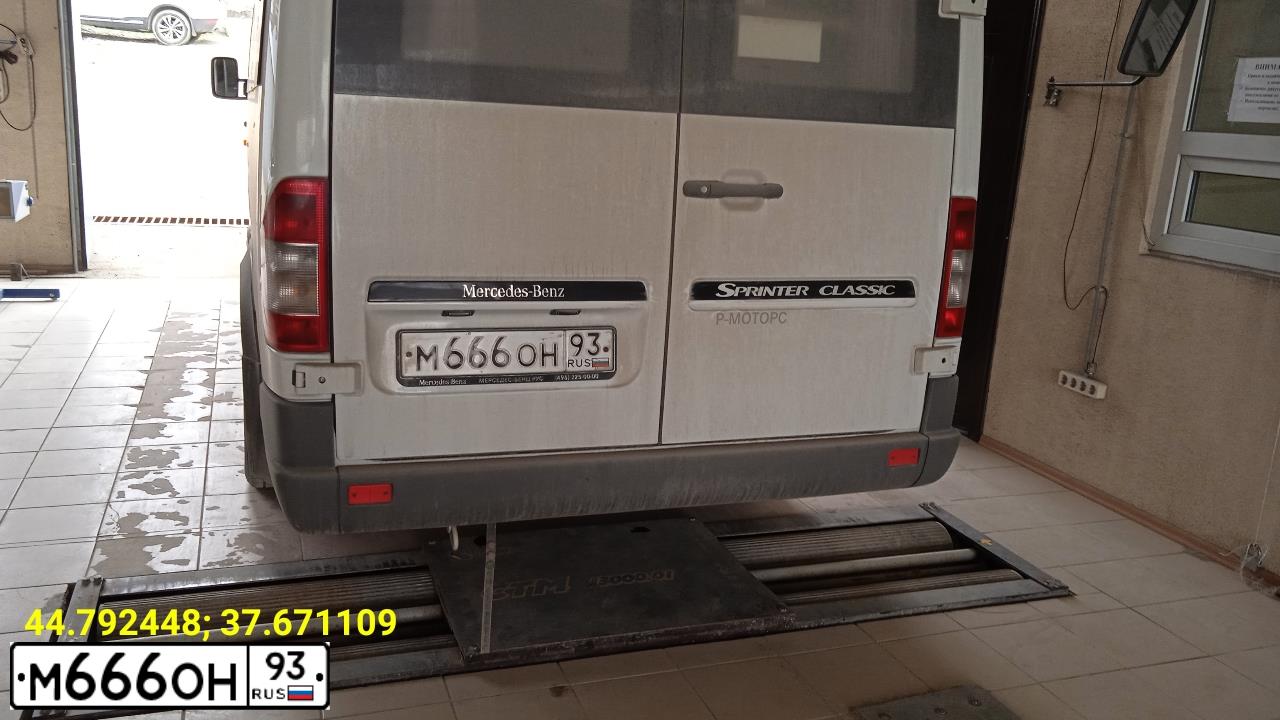 Фото автомобиля FORD TRANSIT, 2005 — госномер М666ОН93. Цвет: Белый
