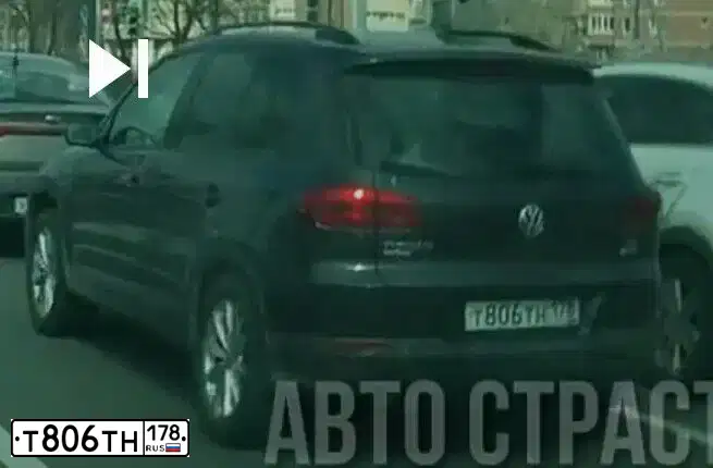 Фото автомобиля VOLKSWAGEN TIGUAN, 2016 — госномер В945РМ198. Цвет: ТЕМНО-СЕРЫЙ